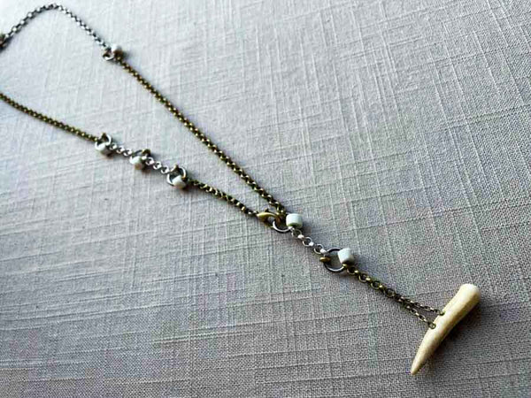 top view of antler lariat with mixed metal chain mix