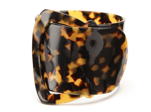 top view of resin bracelet in tortoise shell