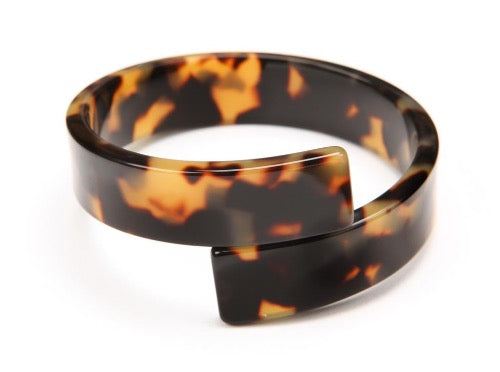 top view of resin bracelet in tortoise shell