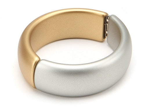 top view of resin bracelet in matte gold and silver 