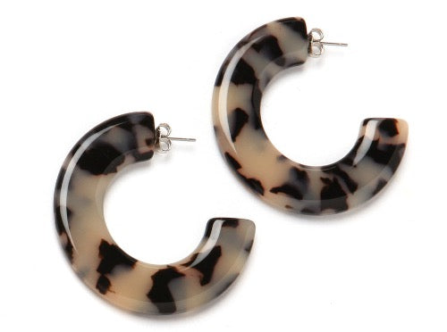 top view of resin earrings in Havana tortoise shell